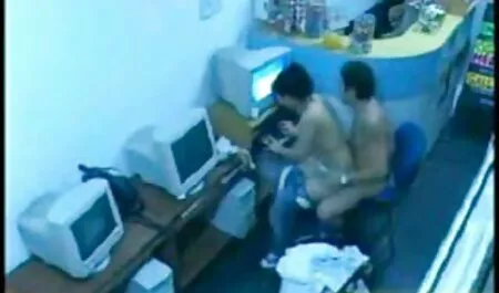 Blonde undressing untuk kamera, video seks skodeng