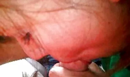 Membuat seorang pria menjilat dengan video seks awek rasa takut sebelum hisap