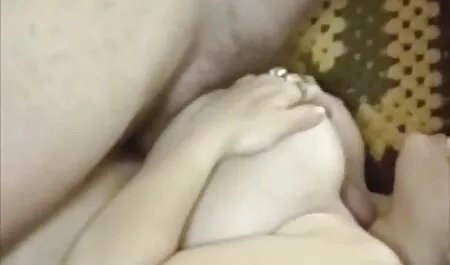 Pelajar-pelajar di skirt pendek yang wrap ahli orang-orang yang seks budak melayu dia suka.