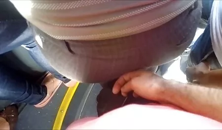 Blonde dilebih-lebihkan Beech dan awek tahi lalat masturbasi dengan penis.