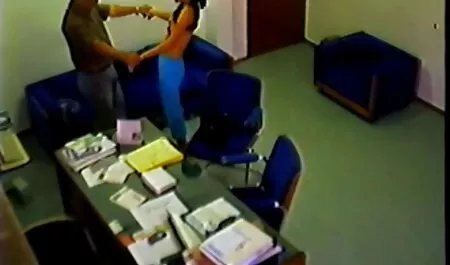 Lemak ibu telanjang video ustazah lucah di dapur dan dinyalakan oleh vagina.