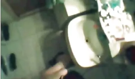 Seorang pria yang berambut hitam video tetek mantap meraung