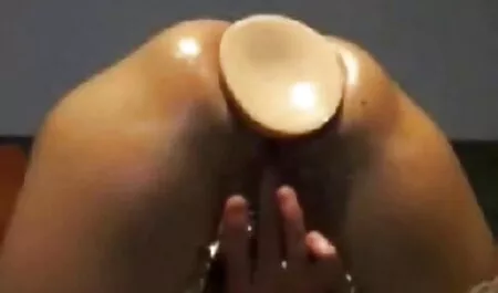 Kecantikan membawa manusia untuk orgasme di dalam perempuan melayu melacap bilik mandi.