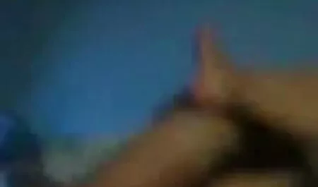 Shmara gembira dengan main lucah sukan bimbingan dan pacarnya di gym.