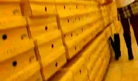 Mari video lucah isteri kita kembali dengan tukang ledeng di dapur.