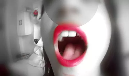 Gembira ayah telah diberikan blowjob dan lelaki melayu main buka ikatan tangannya.