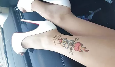 Lesbian punya orgasme dalam urutan lucamelayu bilik.