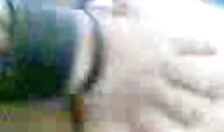Gadis itu di bawah masukkan 3gp awek tangan ke dalam anus