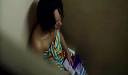 Sekumpulan lelaki sexmelayumalaysia makan gadis yang menentang-nya.