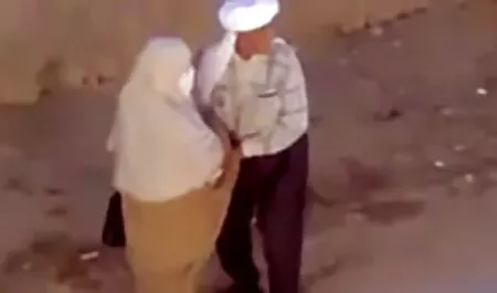 Seorang Gadis Lucu dan seorang wanita kecil dengan blowjob dan duduk di atas besar dengan filem melayu lucah pantat besar