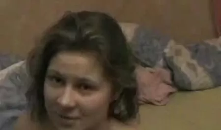 Seorang gadis muda untuk seks melayu budak seorang lelaki tua yang bahagia