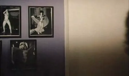 Dia merobek celana dan euthanizes gambar melayu lucah kanser melalui lubang.