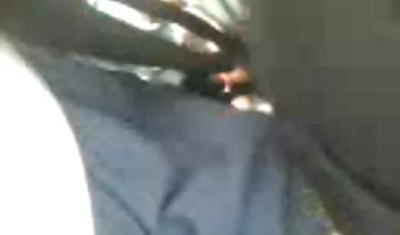 Mengangkat filem sex melayu kakinya, di depan kamera web, dan dimasukkan ke dalam hahala.