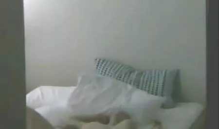 Berakhlak buruk fantasi awek setim tentang bagaimana untuk menggoda anaknya.