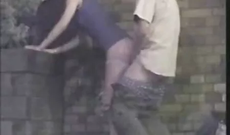 Wanita itu, hitam tukang kebun akan menjadi sex melayu kampong mudah untuk mencoba