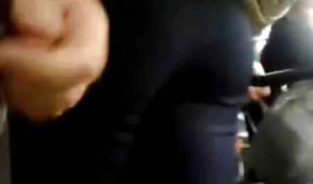 Pirang mengundang sexvideomelayu dua orang untuk bercinta di sofa.
