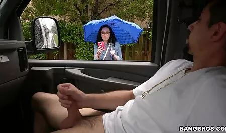 Dia menulis tentang bagaimana memantat awek ibu telah seks oral dan menelan.