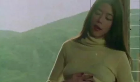 Elizabeth Anne lututnya sebelum bercinta di kamar mandi. awek gemuk sex