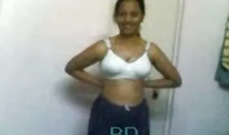 Siapa yang membuat seks seorang gadis Asia tenggara seks melayu budak