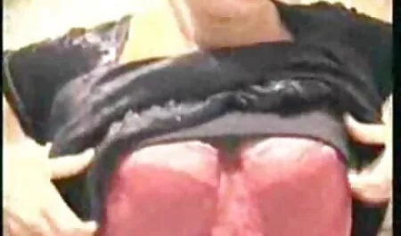 Cemburu cipap siam Blonde yang membuat seorang pria undressing,