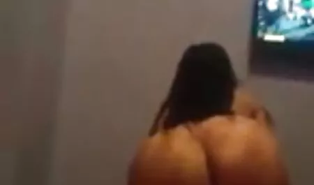 Berpacaran dengan seorang wanita tua yang berakhir videosexmelayu dengan seks