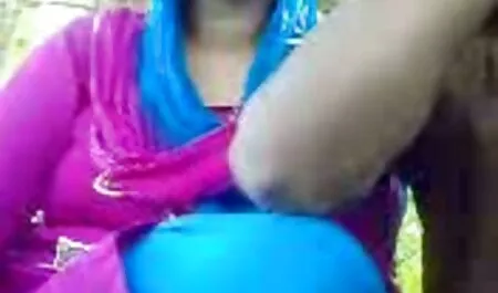 Menembak untuk nampak puting seorang gadis naif di pantat juga kacau.