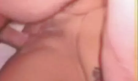 Orang negro dimasukkan ke dalam dubur video seks awek di pemutus