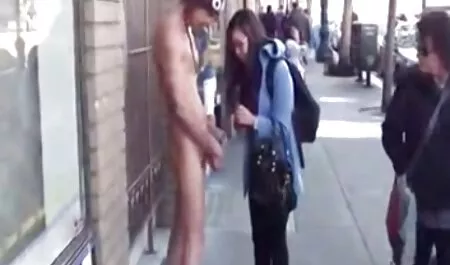 Laki-laki dalam pakaian putih sex melayu kakak yang indah Courtney di vagina.