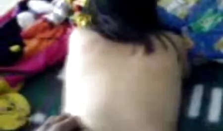 Orang muda, pada aksi awek melayu ujian fizikal, masturbasi dengan zakar mereka dan sebuah tempat terbuka.