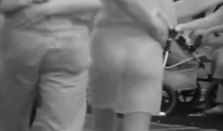 Seorang lelaki yang adalah bagian melayu lucah seks dari yang dua gadis-gadis.