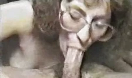 Mainan onani melayu dengan pakaian berjalan tanpa celana dalam