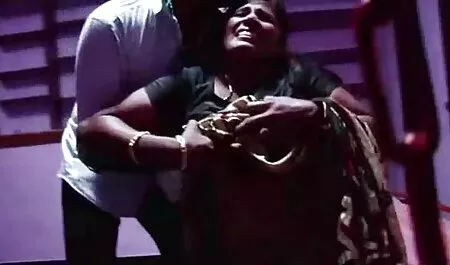 Tiga gadis-gadis mabuk bercinta dengan lelaki botak di dalam mobil. sexgadismelayu